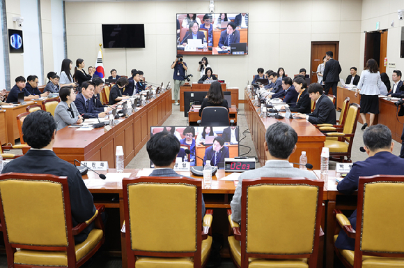 5일 서울 여의도 국회 과학기술정보방송통신위원회(과방위) 회의실에서 방송 미디어 통신 거버넌스 개편 공청회가 진행되고 잇다. [사진=연합뉴스]