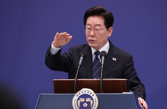 이재명 대통령이 18일 청와대 영빈관에서 열린 기자회견에서 취재진 질문에 답하고 있다. 2026.9.18 [사진=연합뉴스]