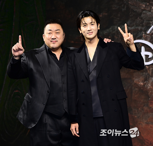 배우 마동석과 박형식이 20일 오전 서울 중구 앰버서더 서울 풀만 호텔에서 열린 STUDIO X+U 드라마 '트웰브' 제작발표회에 참석하고 있다. [사진=정소희 기자]