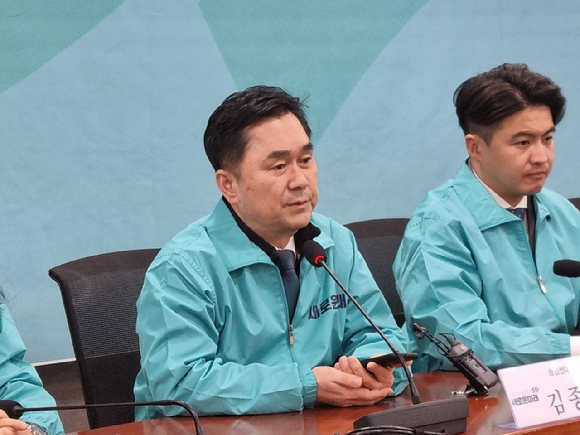 김종민 새로운미래 상임선거대책위원장이 18일 선대위에 참석해 발언하고 있다. [사진=새로운미래]