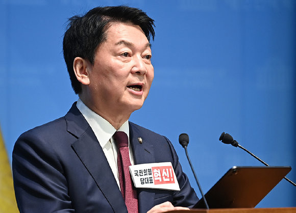 안철수 국민의힘 의원이 20일 오전 서울 여의도 국회 소통관에서 현안관련 기자회견을 하고 있다. [사진=곽영래 기자]