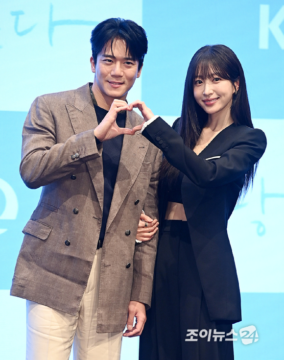 배우 하석진이 22일 오후 서울 구로구 신도림 디큐브시티 더세인트에서 열린 KBS2 주말드라마 '사랑이 온다' 제작발표회에서 포토타임을 갖고 있다. [사진=곽영래 기자]