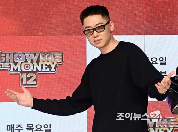 가수 허키 시바세키, 제이통이 15일 서울 강남구 엘리에나 호텔에서 열린 Mnet '쇼미더머니12' 제작발표회에서 포즈를 취하고 있다. [사진=곽영래 기자]