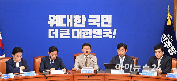 한병도 더불어민주당 대표 직무대행 겸 원내대표가 6일 오전 서울 여의도 국회에서 열린 최고위원회의에서 모두발언을 하고 있다. [사진=곽영래 기자]