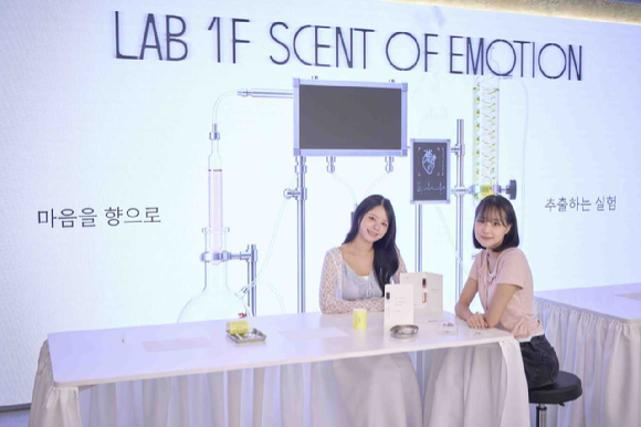 "내 감정을 향수로"⋯SKT, T팩토리 성수서 '이모션랩' 전시