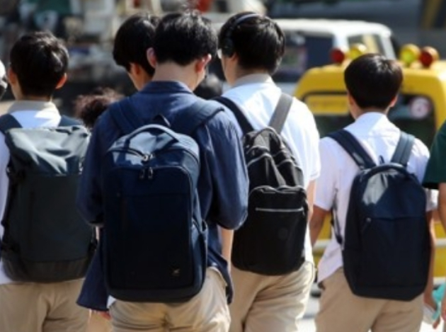 하교하는 학생들. [사진=연합뉴스]