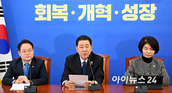 김병기 더불어민주당 원내대표가 9일 서울 여의도 국회에서 열린 원내대책회의에서 발언하고 있다. [사진=곽영래 기자]