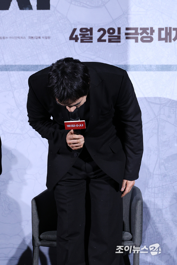 배우 배성우가 9일 오전&nbsp;서울 CGV 용산아이파크몰점에서 열린 영화 '끝장수사'(감독 박철환) 제작보고회에 참석해 소감을 말하고 있다. [사진=문수지 기자]