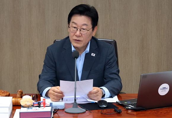 이재명 대통령이 12일 서울 용산 대통령실에서 국무회의를 하고 있다. [사진=연합뉴스]