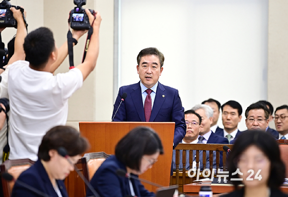 윤희근 경찰청장이 11일 오전 서울 여의도 국회에서 열린 행정안전위원회 전체회의에서 업무보고를 하고 있다. [사진=곽영래 기자]