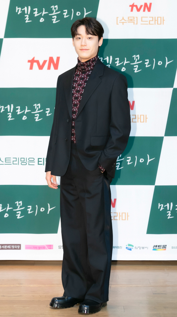 배우 이도현이 2일 온라인으로 진행된 tvN 새 수목드라마 '멜랑꼴리아' 제작발표회에 참석해 포즈를 취하고 있다. [사진=tvN]