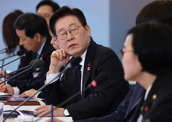 한성숙 중소벤처기업부 장관이 지난해 10월 14일 서울 여의도 국회에서 열린 국회 산업통상자원중소벤처기업위원회 중소벤처기업부 등에 대한 국정감사에서 질의에 답변하고 있다. [사진=곽영래 기자]