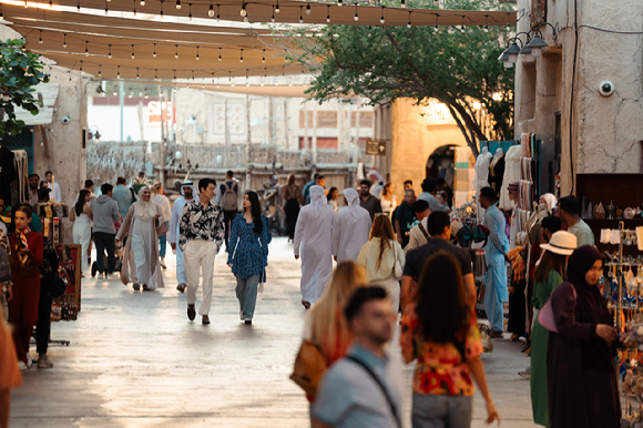 배우 김우빈이 넷플릭스 시리즈 '다 이루어질지니'에서 열연하고 있다. [사진=넷플릭스]