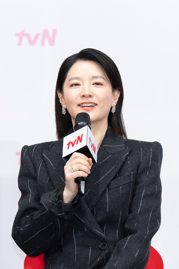 tvN 토일드라마 '마에스트라' 제작발표회에서 이영애가 이야기 하고 있다. [사진=tvN]