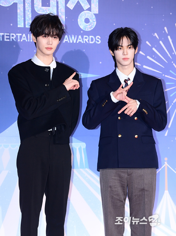 '쇼! 음악중심' 제로베이스원 김규빈과 투어스 도훈이 29일 오후 서울 마포구 MBC 사옥에서 열린 '2025 MBC 방송연예대상' 포토월 행사에 참석하고 있다. [사진=정소희 기자]