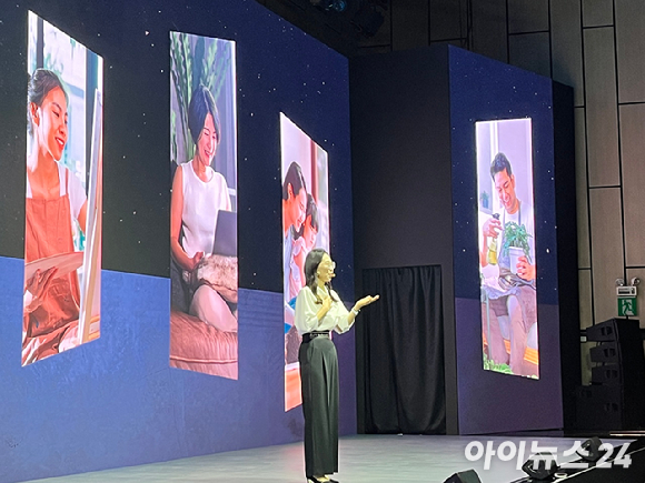 삼성물산 건설부문 임직원들이 '더 래미안, 더 넥스트' 발표회에서 인사하고 있다. [사진=안다솜 기자]