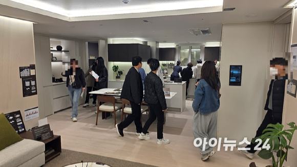 31일 경기 파주시 '운정 아이파크 시티' 견본주택에 설치된 모형도. 2025.10.31 [사진=이수현 기자]