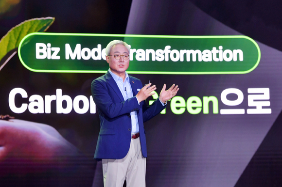지난해 7월 1일 'SK이노베이션 파이낸셜 스토리 데이(Financial Story Day)'에서 김준 부회장이 '카본에서 그린으로(Carbon to Green)' 전략에 대해 설명하고 있다. [사진=SK이노베이션]