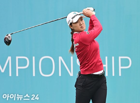 이민지가 19일 경기 파주 서원밸리 컨트리클럽 서원힐스에서 열린 미국여자프로골프(LPGA)투어 'BMW 레이디스 챔피언십 2023' 1라운드 1번홀 티샷을 하고 있다. [사진=곽영래 기자]