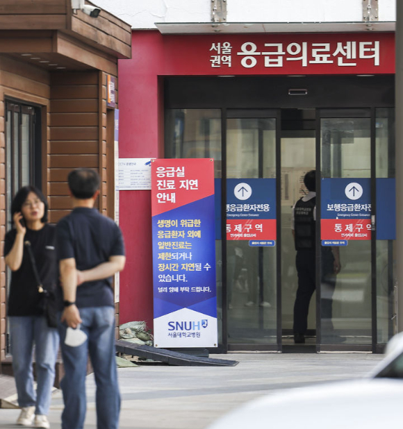 서울대병원 교수들이 17일부터 무기한 집단 휴진에 돌입했다. 사진은 지난 6일 서울 종로구 서울대병원 본원 응급의료센터 모습. [사진=뉴시스]