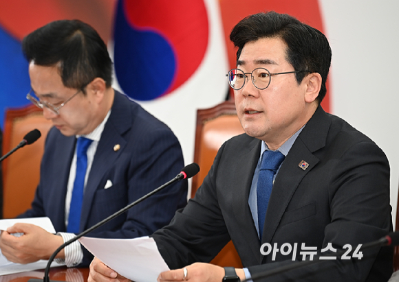 박찬대 더불어민주당 원내대표가 18일 오전 서울 여의도 국회에서 열린 원내대책회의에서 발언하고 있다. [사진=곽영래 기자]