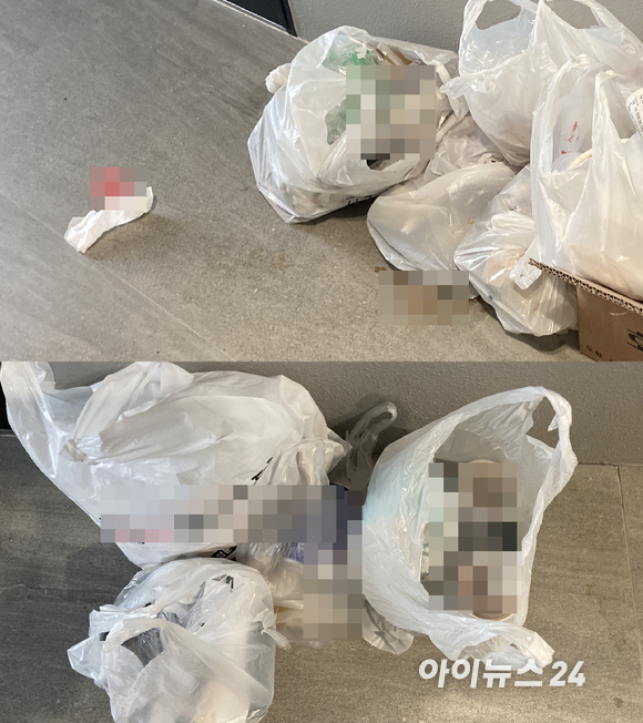 글쓴이가 공개한 B씨 집 앞에 놓인 쓰레기들 [사진=온라인 커뮤니티]
