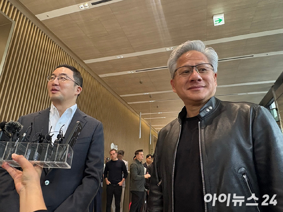 구광모 LG그룹 회장(왼쪽)과 젠슨 황 엔비디아 최고경영자(CEO). [사진=권서아 기자]