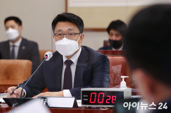 김진욱 고위공직자범죄수사처장이 지난 2021년 서울 여의도 국회에서 열린 국회 법제사법위원회의 고위공직자범죄수사처에 대한 국정감사에서 인사말을 하고 있다. [사진=정소희 기자]