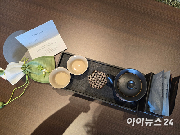 소노캄 경주 실외 풀장에서 보는 보문호수. [사진=박은경 기자]