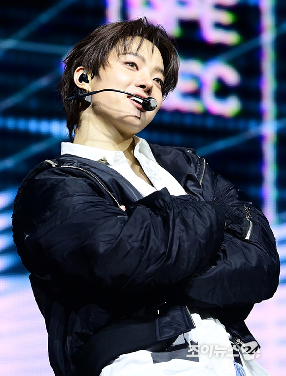 그룹 앤팀 의주가 28일 오후 서울 용산구 한남동 블루스퀘어에서 열린 &TEAM(앤팀) 한국 데뷔 앨범 미니 1집 'Back to Life'(백 투 라이프)발매 기념 쇼케이스에 참석해 멋진 무대를 선보이고 있다. [사진=정소희 기자]