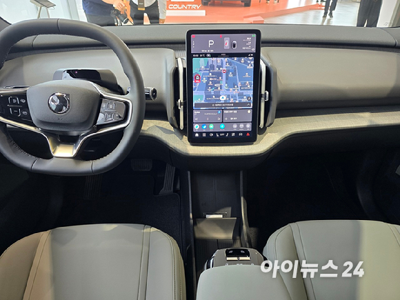 볼보 'EX30 크로스컨트리(CC)' 정측면. [사진=김종성 기자]