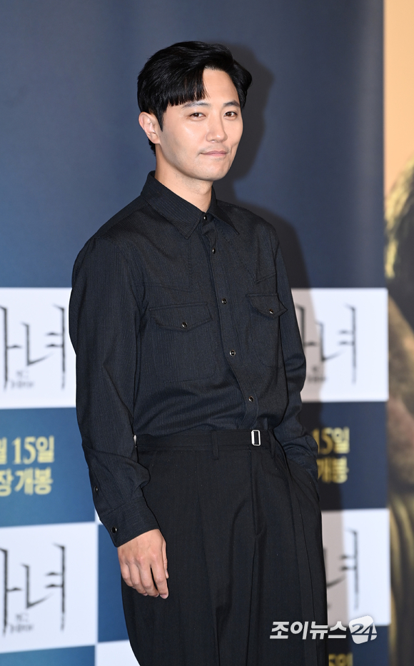 배우 진구가 24일 오전 서울 동대문 JW메리어트 동대문에서 열린 영화 '마녀 Part2. The Other One'(감독 박훈정) 제작보고회에 참석해 포토타임을 갖고 있다. [사진=정소희 기자]