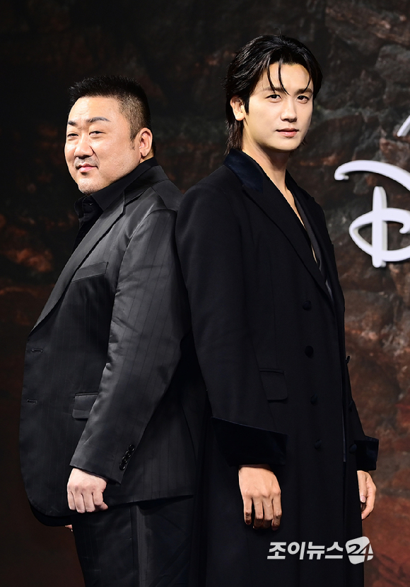 배우 마동석과 박형식이 20일 오전 서울 중구 앰버서더 서울 풀만 호텔에서 열린 STUDIO X+U 드라마 '트웰브' 제작발표회에 참석하고 있다. [사진=정소희 기자]