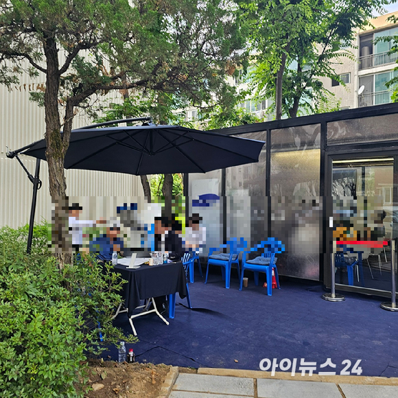 대우건설이 개포우성7차 아파트 단지 내에 내걸은 현수막. 2025.07.03 [사진=이효정 기자 ]