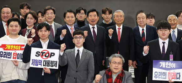 더불어민주당 '新 3김'으로 불리는 김동연 경기지사(맨 왼쪽), 김경수 전 경남지사, 김부겸 전 국무총리 [사진=아이뉴스24 DB]