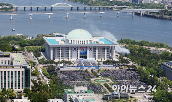 10일 서울 여의도 국회에서 제20대 대통령 취임식이 열리고 있다. [사진=국회사진취재단]