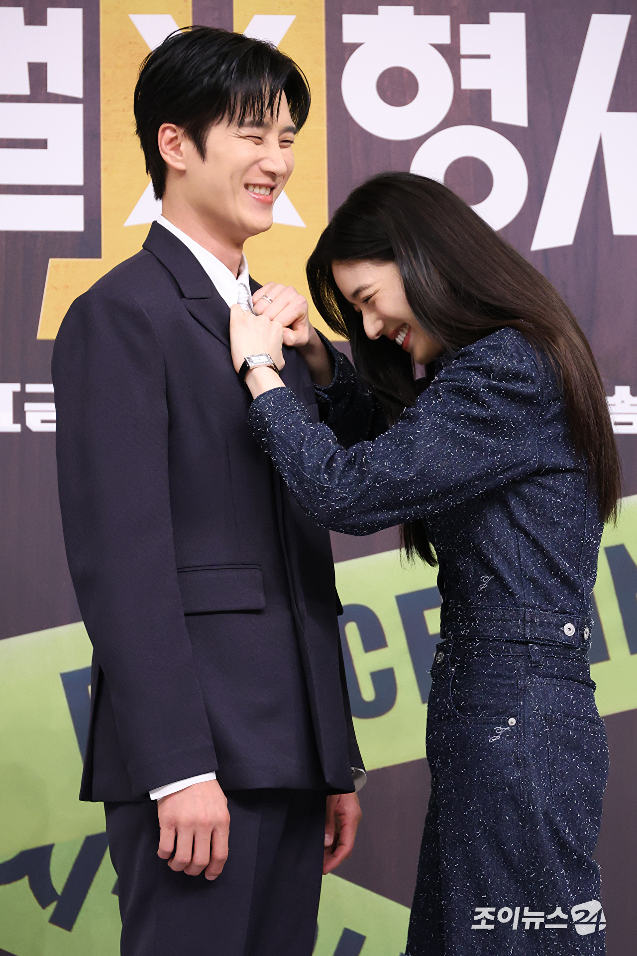 배우 안보현, 정은채가 4일 오전 서울 양천구 목동 SBS에서 진행된 SBS 새 금토드라마 '재벌X형사2' 제작발표회에 참석해 포즈를 취하고 있다. [사진=문수지 기자]