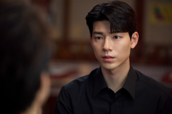 &apos;신사장&apos; 배현성, 원칙 넘어 현실로⋯한석규 닮은 꼴로 성장