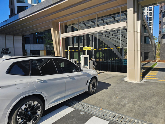 래미안 AI 주차장 주출입구 [사진=삼성물산]