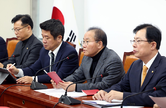 윤재옥 국민의힘 원내대표가 8일 오전 서울 여의도 국회에서 열린 원내대책회의에서 발언하고 있다. [사진=뉴시스]