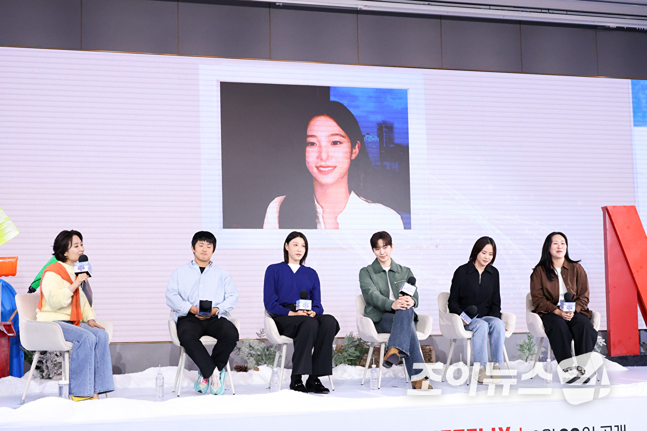 만화가 기안84, 전 배구선수 김연경, 배우 이준호 그리고 화상으로 참여한 그룹 르세라핌 카즈하가 22일 오전 서울 마포구 호텔 나루 서울 엠갤러리에서 진행된 넷플릭스 예능 '대환장 기안장 시즌2' 제작발표회에서 소감을 말하고 있다. [사진=문수지 기자]