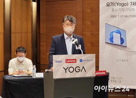 김윤호 한국레노버 대표가 27일 서울 영등포구 코트야드 메리어트 서울 타임스퀘어에서 열린 신제품 출시 간담회에서 인사말을 하고 있다. [사진=서민지 기자]