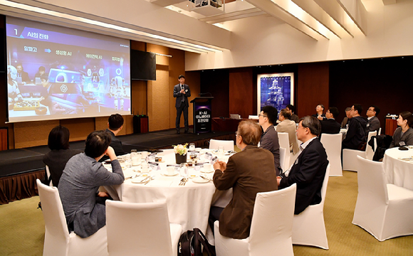 김경만 과학기술정보통신부 인공지능정책실장이 14일 서울 용산구 한남동 그랜드하얏트서울에서 열린 K-AI 이노베이터 조찬모임에서 'AI G3를 위한 K-AI 정책방향'을 주제로 발표하고 있다. [사진=곽영래 기자]