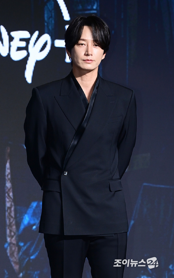 배우 이현욱이 27일 서울 영등포구 여의도동 콘래드 서울 호텔에서 열린 디즈니+ 오리지널 시리즈 '골드랜드' 제작발표회에 참석하고 있다. [사진=정소희 기자]