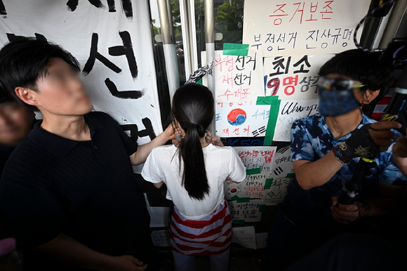 이재명 대통령이 19일 청와대 춘추관에서 열린 G7참석&middot;유럽순방 결과 브리핑에서 취재진 질문에 답하고 있다. 2026.6.19 [사진=연합뉴스]
