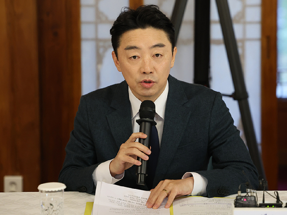 강훈식 대통령 비서실장이 9일 서울 종로구 총리공관에서 열린 고위당정협의회에서 발언하고 있다. 2025.11.9 [사진=연합뉴스]