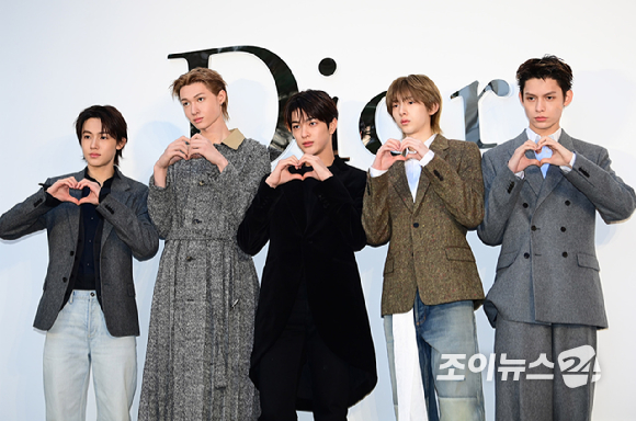 그룹 코르티스(CORTIS) 성현-마틴-건호-주훈-제임스가 7일 오후 서울 성동구 성수동에서 열린 디올 포토콜 행사에 참석하고 있다. [사진=정소희 기자]