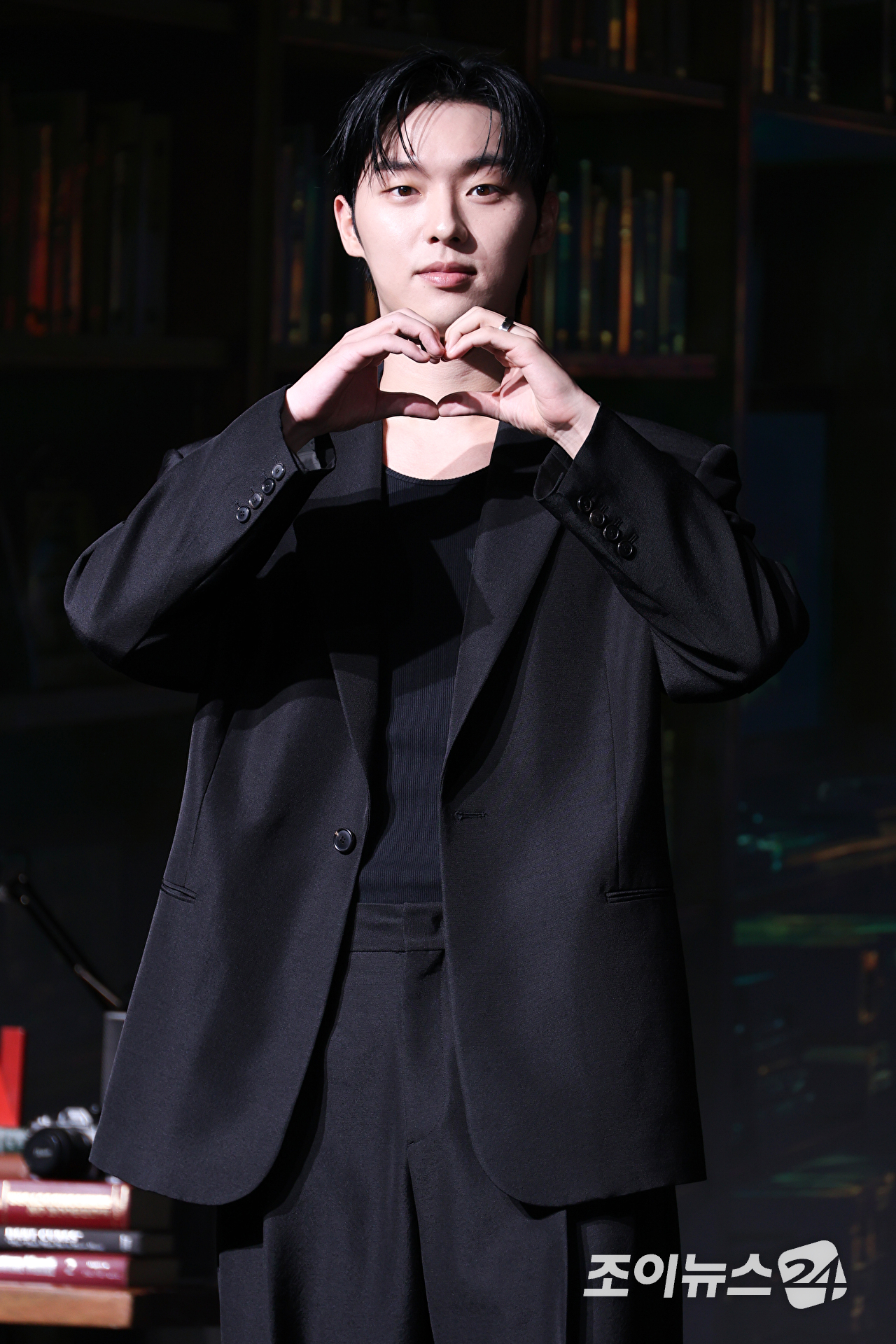 [포토] 최현욱 '노력한 하트 포즈'
