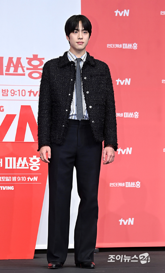 배우 조한결이 12일 오후 서울 구로구 신도림 더링크 호텔에서 열린 tvN 새 토일드라마 '언더커버 미쓰홍' 제작발표회에서 포즈를 취하고 있다. [사진=곽영래 기자]