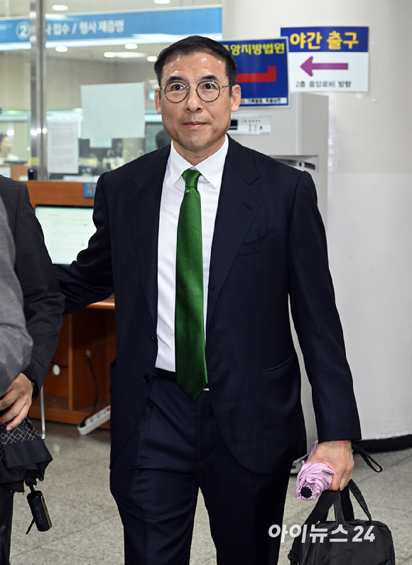 조현문 전 효성그룹 부사장이 21일 오전 서울 서초구 서울중앙지방법원에서 열린 '강요미수 혐의' 18차 공판에 출석하고 있다. [사진=사진공동취재단 ]